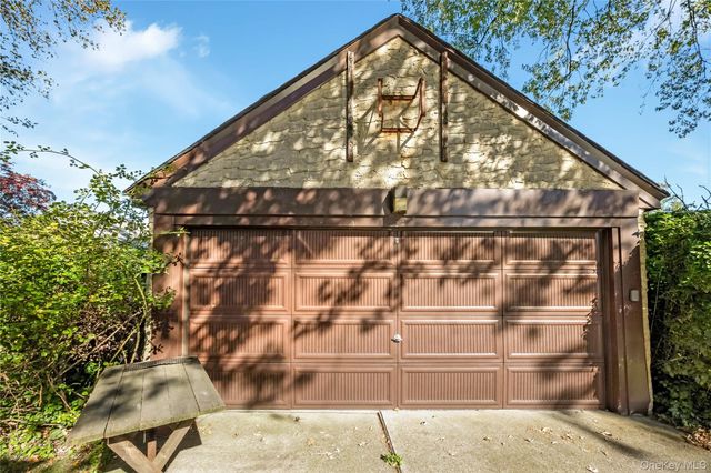 81 Marshall Avenue, Floral Park, NY 11001