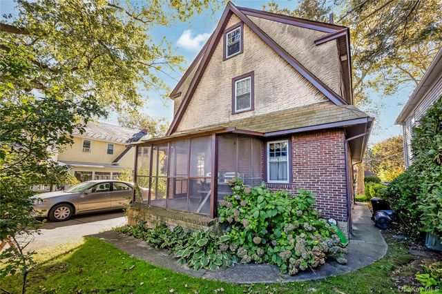 81 Marshall Avenue, Floral Park, NY 11001