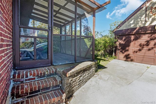 81 Marshall Avenue, Floral Park, NY 11001
