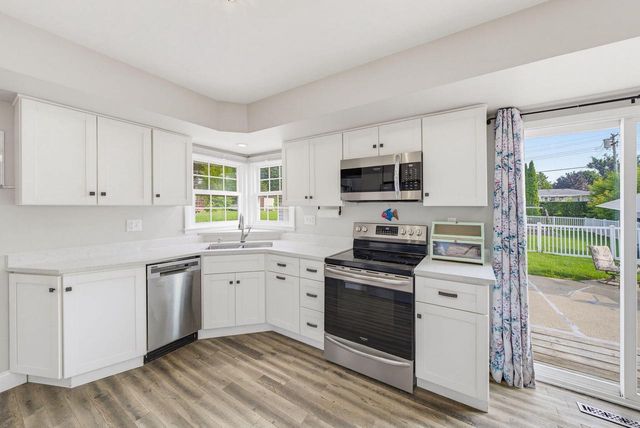 6619 Manchester DRIVE, Greendale, WI 53129
