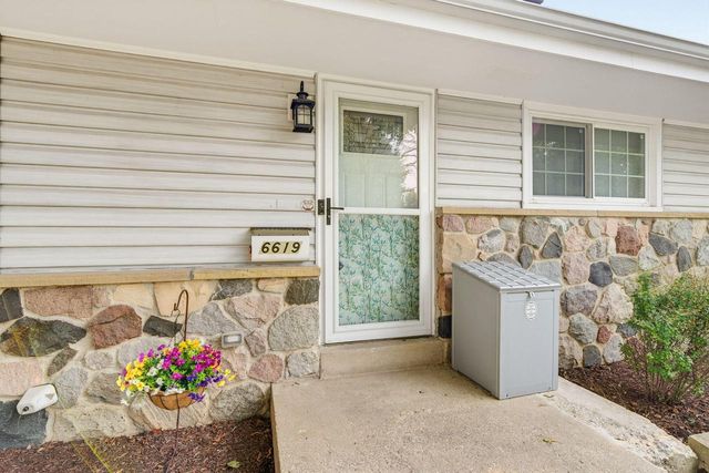6619 Manchester DRIVE, Greendale, WI 53129