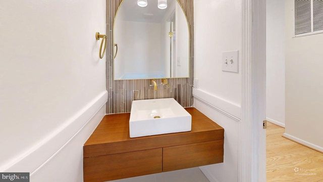 2303 MCGREGOR CT, Vienna, VA 22182