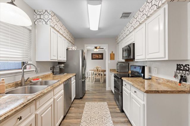 302 Cindi Ct., Longview, TX 75605