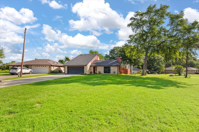 302 Cindi Ct., Longview, TX 75605