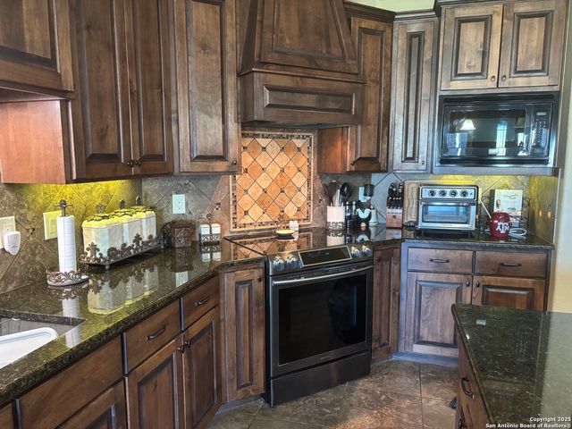 104 Park View, Poth, TX 78147