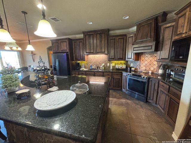 104 Park View, Poth, TX 78147