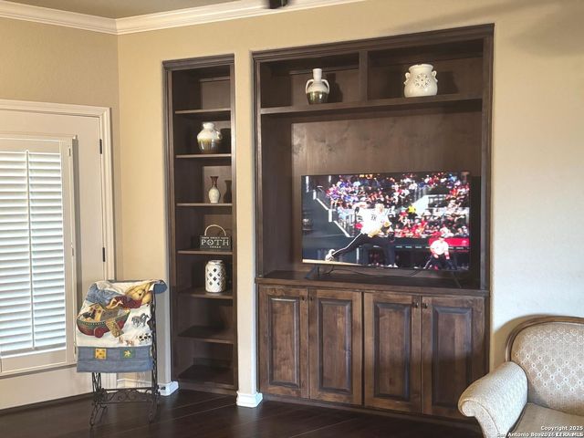 104 Park View, Poth, TX 78147