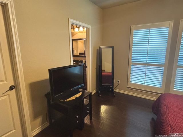 104 Park View, Poth, TX 78147