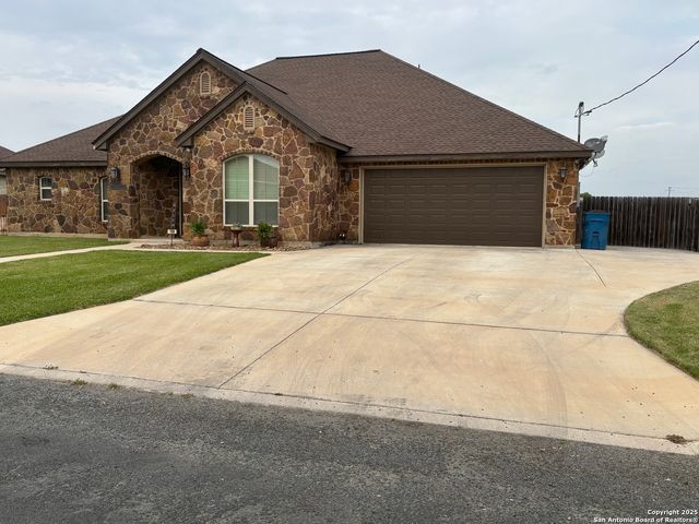 104 Park View, Poth, TX 78147