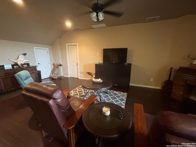 104 Park View, Poth, TX 78147