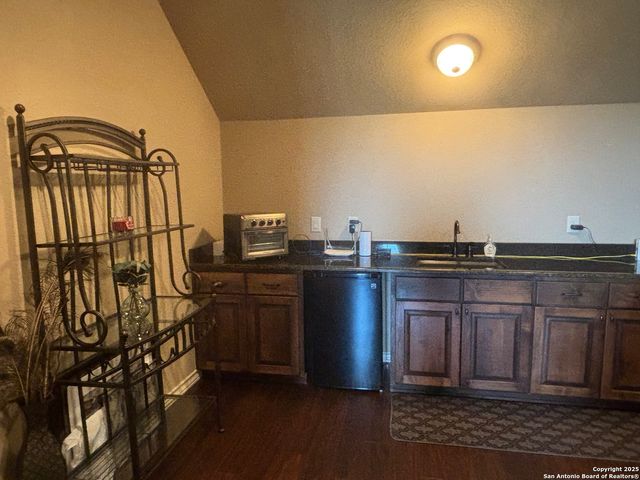 104 Park View, Poth, TX 78147