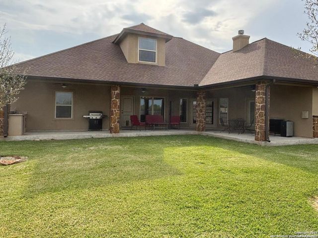 104 Park View, Poth, TX 78147