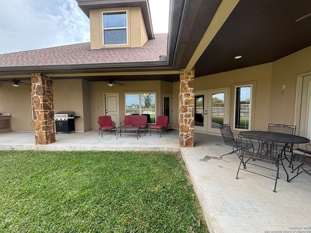 104 Park View, Poth, TX 78147