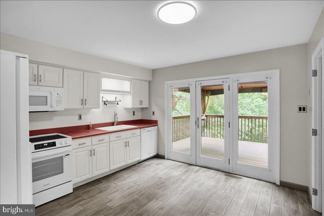 31 TODD DR, Leesport, PA 19533