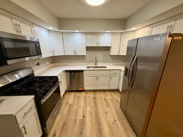 101 Dover Drive 5, Des Plaines, IL 60018