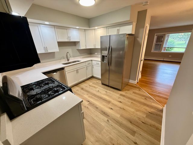 101 Dover Drive 5, Des Plaines, IL 60018