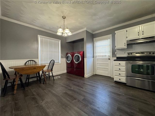 106 Cherry Street, Eleanor, WV 25070