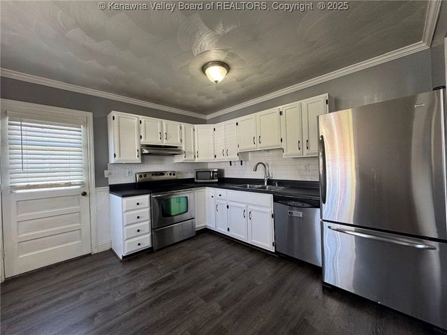 106 Cherry Street, Eleanor, WV 25070