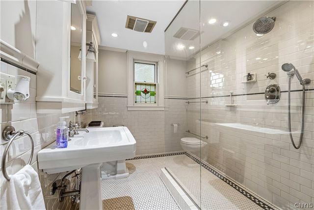 114 Scottholm, Syracuse, NY 13224