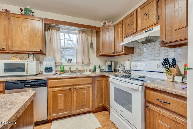 119 Henard Town Road, Rogersville, TN 37857