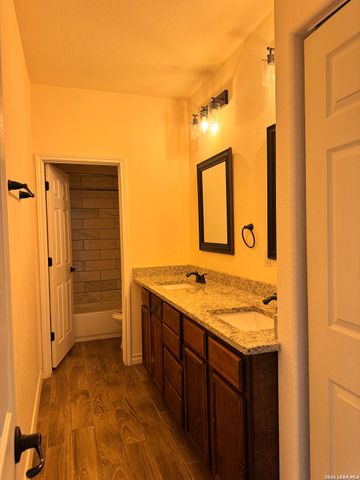 141 County Road 2667, Devine, TX 78016