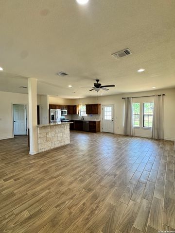 141 County Road 2667, Devine, TX 78016