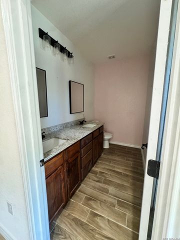 141 County Road 2667, Devine, TX 78016
