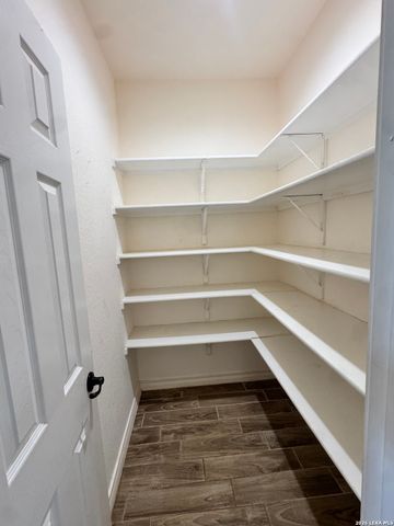 141 County Road 2667, Devine, TX 78016