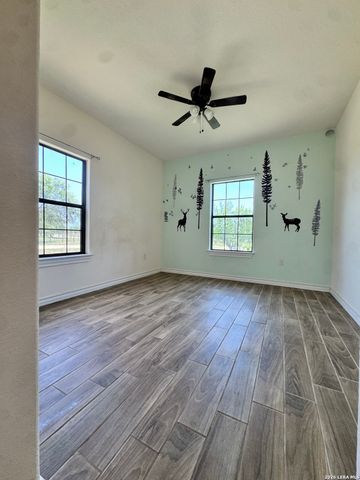 141 County Road 2667, Devine, TX 78016