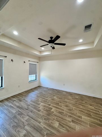141 County Road 2667, Devine, TX 78016