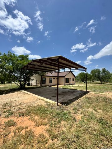 141 County Road 2667, Devine, TX 78016