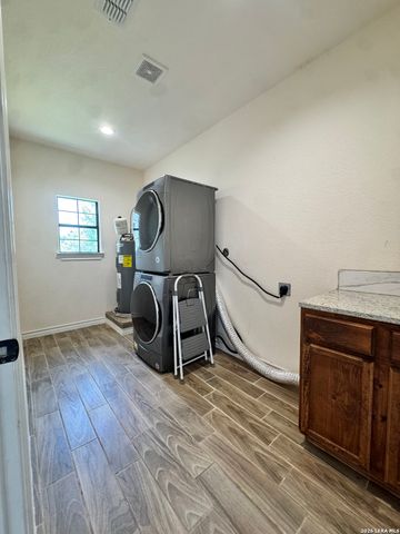 141 County Road 2667, Devine, TX 78016