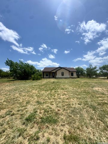 141 County Road 2667, Devine, TX 78016