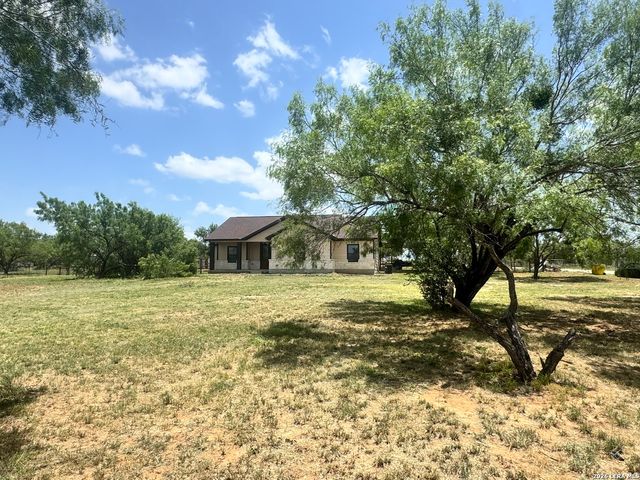 141 County Road 2667, Devine, TX 78016
