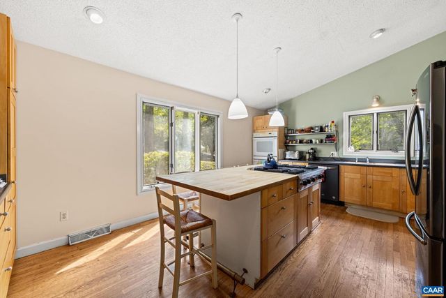 1880 NORTH PANTOPS DR, Charlottesville, VA 22911