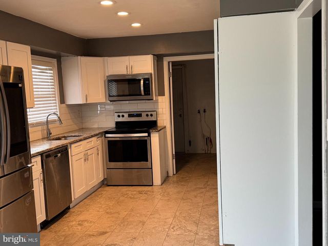 12 HASTING LN, Willingboro, NJ 08046