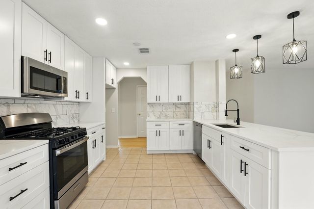 5318 Cilantro Lane, Baytown, TX 77521