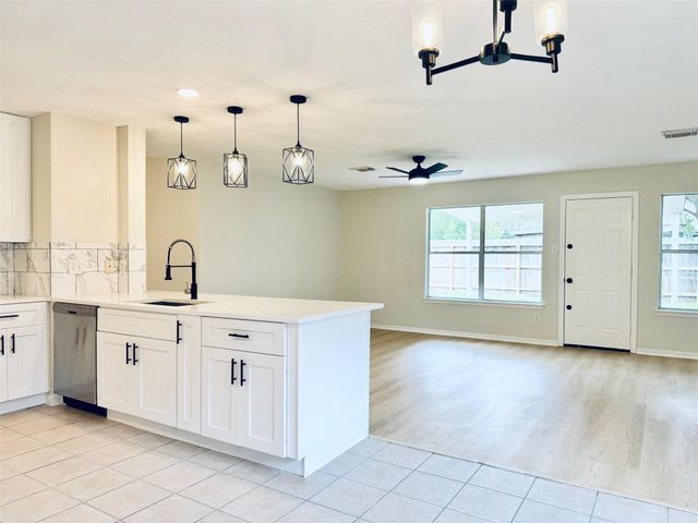 5318 Cilantro Lane, Baytown, TX 77521