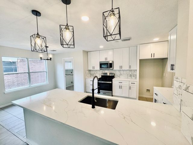 5318 Cilantro Lane, Baytown, TX 77521