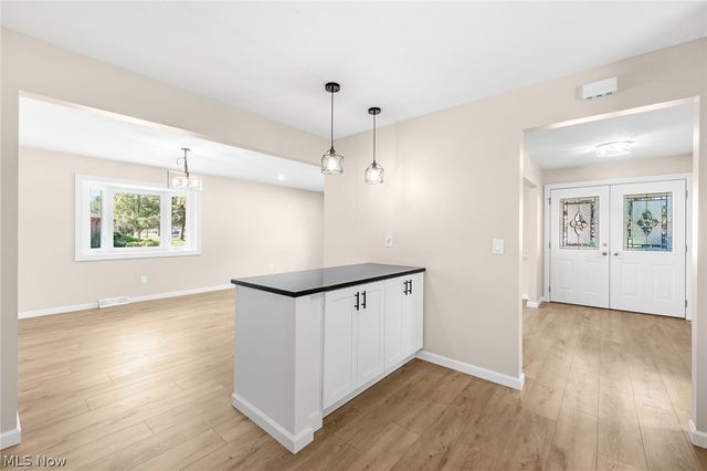 6145 Winchester Drive, Seven Hills, OH 44131