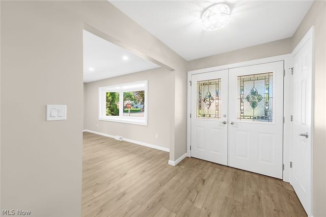 6145 Winchester Drive, Seven Hills, OH 44131