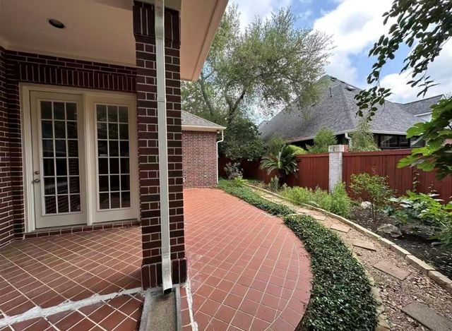 17 Ambleside Crescent Drive, Sugar Land, TX 77479