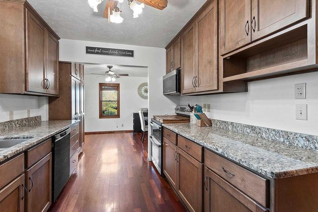 2100 HILLSIDE LANE, Green Bay, WI 54302