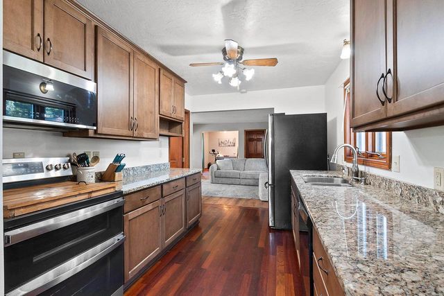 2100 HILLSIDE LANE, Green Bay, WI 54302