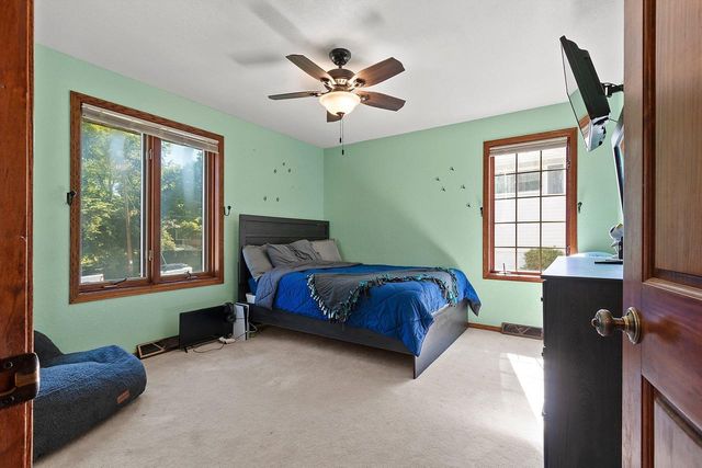 2100 HILLSIDE LANE, Green Bay, WI 54302