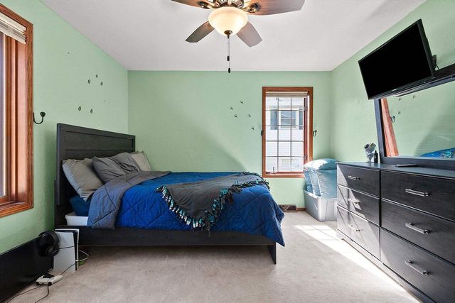 2100 HILLSIDE LANE, Green Bay, WI 54302