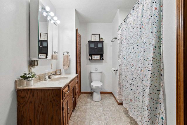 2100 HILLSIDE LANE, Green Bay, WI 54302