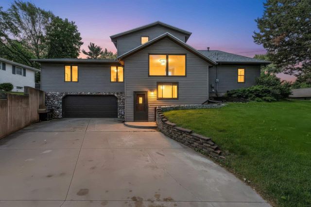 2100 HILLSIDE LANE, Green Bay, WI 54302