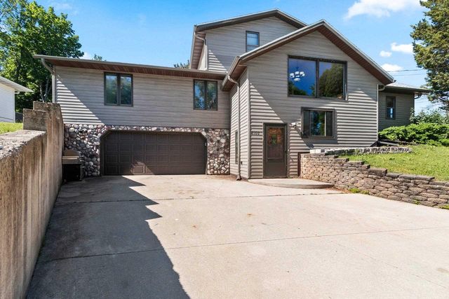 2100 HILLSIDE LANE, Green Bay, WI 54302