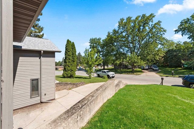 2100 HILLSIDE LANE, Green Bay, WI 54302